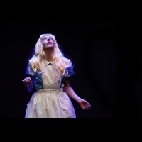 En la Luna Teatro: Alicia en el País de las Maravillas