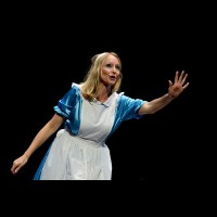 En la Luna Teatro: Alicia en el País de las Maravillas (en inglés)