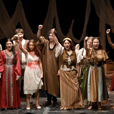 Fotografías de Fuenteovejuna por La Carpintería Teatral en Teatro del Zaidín (Isidro Olgoso) - Granada