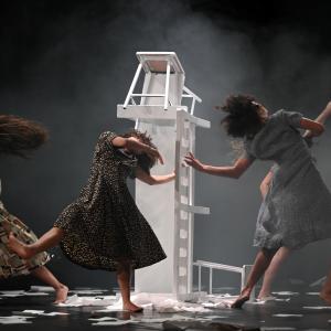 Fotografía de EITUG-19: Tener la cabeza a pájaros - Aula de teatro de la UGR