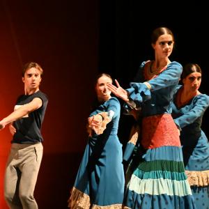 Fotografía de Por bandera (ensayo) - Conservatorio de Danza