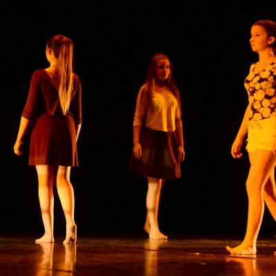 Fotografía de Talleres de danza contemporánea (representación 1) - Conservatorio de Danza
