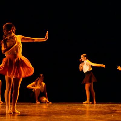Fotografía de Talleres de danza contemporánea (representación 1) - Conservatorio de Danza
