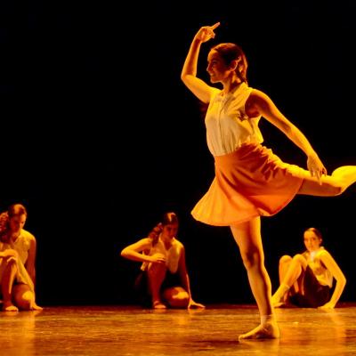Fotografía de Talleres de danza contemporánea (representación 1) - Conservatorio de Danza