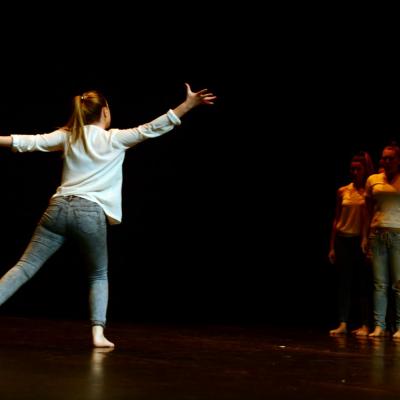 Fotografía de Talleres de danza contemporánea (representación 1) - Conservatorio de Danza