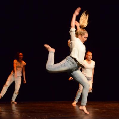 Fotografía de Talleres de danza contemporánea (representación 1) - Conservatorio de Danza