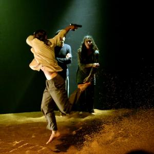 Fotografía de No deberíamos salir nunca de aquí - Teatro Ensalle