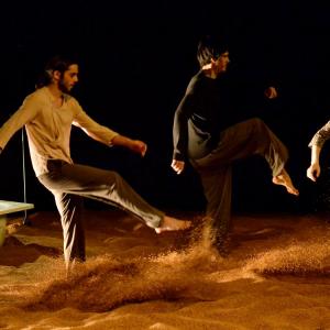 Fotografía de No deberíamos salir nunca de aquí - Teatro Ensalle