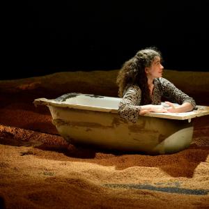 Fotografía de No deberíamos salir nunca de aquí - Teatro Ensalle