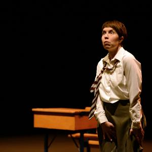 Fotografía de ¿Por qué John Lennon lleva falda? - La Palabra Teatro