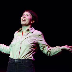 Fotografía de ¿Por qué John Lennon lleva falda? - La Palabra Teatro