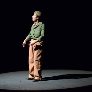 Fotografía de ¿Por qué John Lennon lleva falda? - La Palabra Teatro