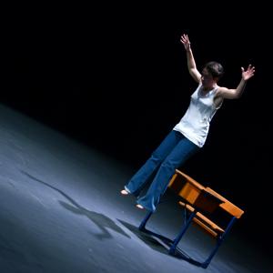 Fotografía de ¿Por qué John Lennon lleva falda? - La Palabra Teatro
