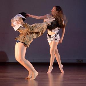 Fotografía de Multidanza y Grupo de Danza de la UGR: Interlunio - 4x4 Multidanza