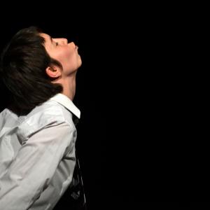 Fotografía de ¿Por qué John Lennon lleva falda? - La Palabra Teatro