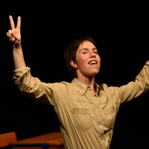 Fotografía de ¿Por qué John Lennon lleva falda? - La Palabra Teatro