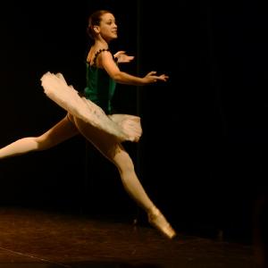 Fotografía de Conservatorio de Danza. Paquita en el Teatro Pablo Neruda de Peligros - Conservatorio de Danza