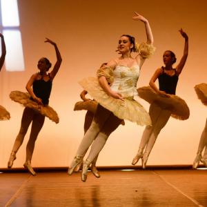 Fotografía de Conservatorio de Danza. Paquita en el Teatro Pablo Neruda de Peligros - Conservatorio de Danza