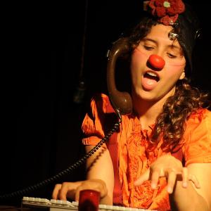 Fotografía de El gran viaje de los trovadores clownnómadas - Los Estupendos Estúpidos