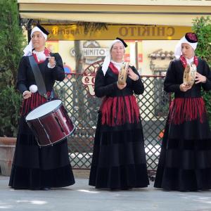 Fotografía de VI encuentro de músicos celtas en la Malahá.  Pasacalles por Granada - 