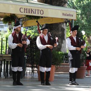 Fotografía de VI encuentro de músicos celtas en la Malahá.  Pasacalles por Granada - 
