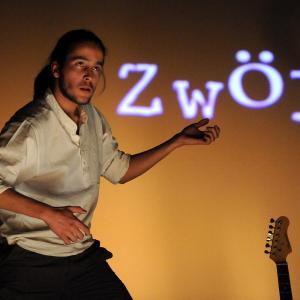 Fotografía de III festival internacional de Teatro Universitario: Zwölf - Aula de teatro de la UGR