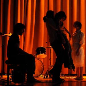 Fotografía de III festival internacional de Teatro Universitario: Zwölf - Aula de teatro de la UGR
