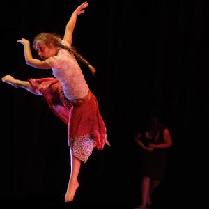 Fotografía de Talleres Danza contemporánea - Conservatorio de Danza
