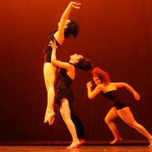 Fotografía de Talleres Danza contemporánea - Conservatorio de Danza