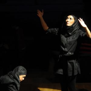 Fotografía de Antígona por el Aula de Teatro de la Universidad de Granada - Aula de teatro de la UGR