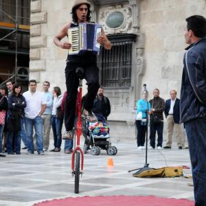 Fotografía de Arte en la calle - La mona y el boquerón