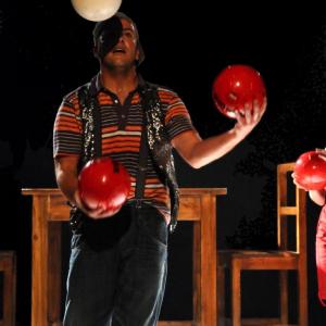 Fotografía de Vaivén: La felicidad en un 2 x 2 - Vaivén Circo