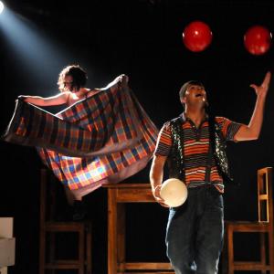 Fotografía de Vaivén: La felicidad en un 2 x 2 - Vaivén Circo