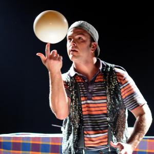 Fotografía de Vaivén: La felicidad en un 2 x 2 - Vaivén Circo